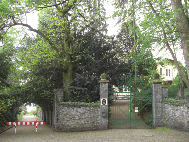 Roentgen Villa Haus Friedrichstein Eingang u Tunnel zum Rheinufer